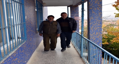 Oğlundan yapılan karaciğer nakli sayesinde yaşamını sağlıklı sürdürüyor