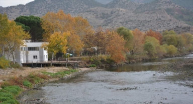 Sakarya Nehrinin çevresi sonbahar renkleriyle ilgi görüyor