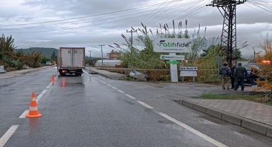 Serik'te kamyonetle otomobilin çarpıştığı kazada 1 kişi yaralandı