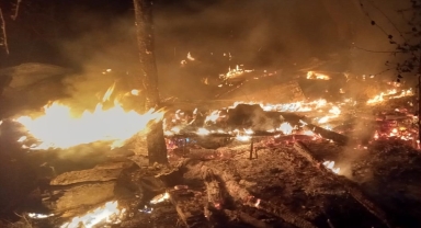Serik'te yangın çıkan baraka kullanılamaz hale geldi