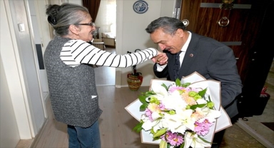 Seydişehir Belediye Başkanı Tutal'dan ilkokul öğretmenine sürpriz ziyaret