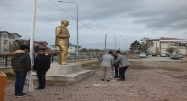Sivas'ın ilçelerinde Öğretmenler Günü kutlandı 