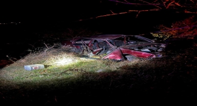 Sivas'ta devrilen otomobildeki uzman çavuş öldü, 3 kişi yaralandı