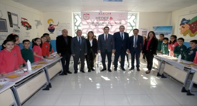 Sivas'ta MTA'nın gezici müzesi öğrencilerle buluştu