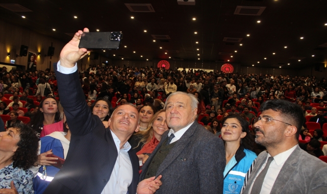 Tarihçi Prof. Dr. İlber Ortaylı, Antalya'da üniversite öğrencileriyle buluştu: