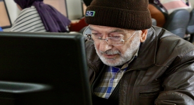 Torunlarından etkilenerek 70 yaşında bilgisayar kursuna başladı