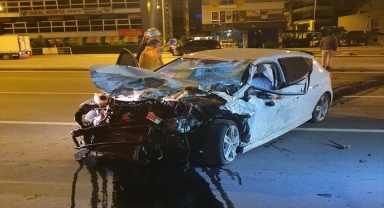 Alanya'da otomobille çarpışan kamyonetin sürücüsü hayatını kaybetti