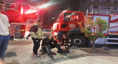 Antalya'da kafede çıkan yangında 3 kişi dumandan etkilendi