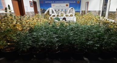 Antalya'da kiraladığı evde uyuşturucu imal eden şüpheli yakalandı