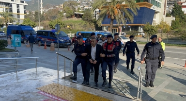 Antalya'da uyuşturucu operasyonunda yakalanan 7 şüpheliden 2'si tutuklandı