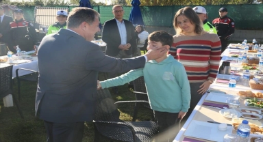 Antalya İl Emniyet Müdürü Orhan Çevik ve personeli kahvaltıda bir araya geldi