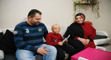 Bebek arabasında yanan Ahmet zor günleri atlatıp okullu oldu