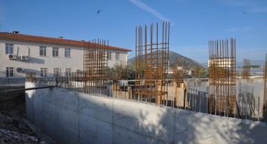 Finike'ye 12 derslikli ilkokul yapılıyor