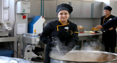 Geleceğin turizmci ve şeflerinden okullarına 10 milyon lira katkı