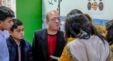 Görme engelli öğretmenin en büyük destekçisi öğrencileri oldu