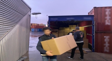 İzmir'de kaçak sigara operasyonu yapıldı