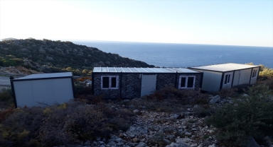 Kaş'ta kaçak konulan 3 konteyner kaldırıldı