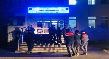 Kayseri'de hırsızlık suçundan gözaltına alınan 3 şüpheliden biri tutuklandı 