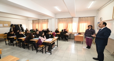 Konya Büyükşehir Belediye Başkanı Altay, öğrencilerle buluştu