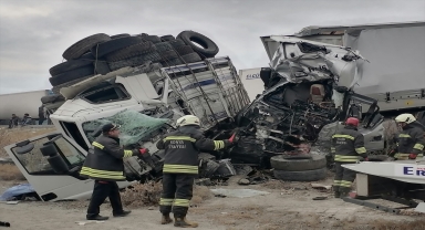 Konya'da zincirleme trafik kazasında 2 kişi öldü