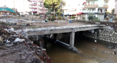 Kumluca'da sel felaketinin izleri siliniyor 