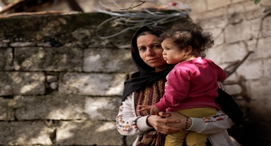 Kumluca'da selden etkilenen afetzedelere yardımlar sürüyor