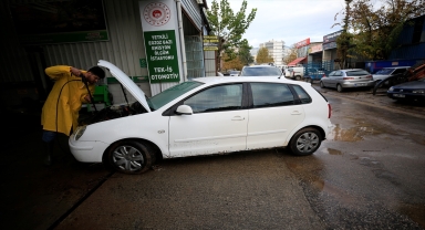 Kumlucalılar selin izlerini silmeye çalışıyor