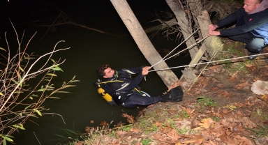 Manavgat'ta çaya düşen aracın sürücüsü hayatını kaybetti