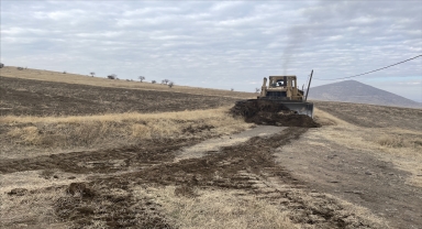 Niğde'de jeotermal sera kurulacak alanda zemin düzeltme çalışmaları başladı