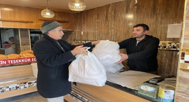 Sahipsiz köpek ve kediler Bekir amcanın yolunu gözlüyor