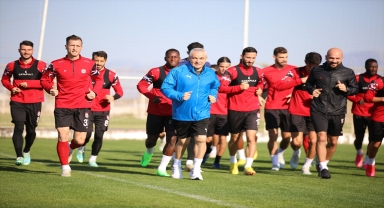 Sivasspor hazırlıklarını Antalya'da sürdürüyor 