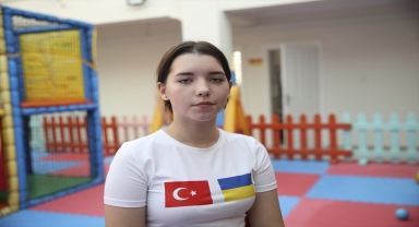 Ukrayna'dan Türkiye'ye getirilen 15 yaşındaki Eva'dan dünyaya 