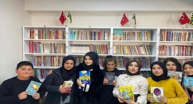 Üniversite öğrencilerinden köy okuluna kitap desteği