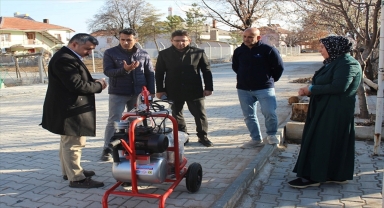 Yalıhüyük'te kadın çiftçiye, süt sağım ünitesi ve krema yapma makinesi verildi