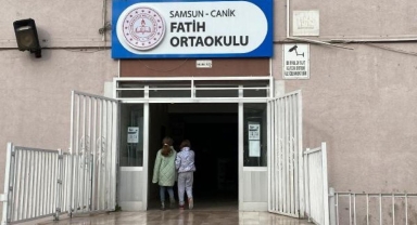 Sınıfta ders sırasında tavanın sıvası düştü: 7 öğrenci yaralı