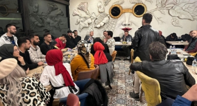 Mevlüt Akgün’ü Şaşırtan Topluluk