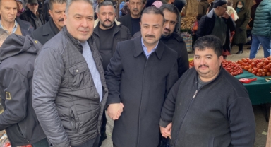 Soyfidan tek tek anlattı, vatandaşlar ve esnaf pür dikkat dinledi.