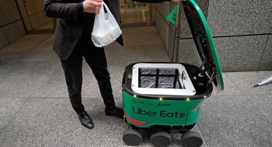 Robot Kurye Dönemi Başlıyor! Yemek Dağıtacaklar