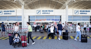 Antalya Havalimanı'nda uçak ve yolcu trafiğinde rekor kırıldı