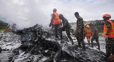 Nepal'de kalkış sırasında pistte kaza yapan uçaktaki 18 kişi öldü