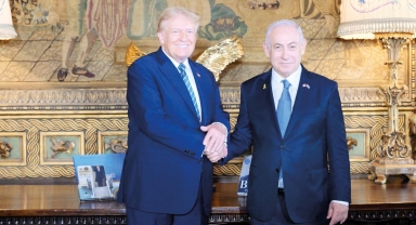 Trump Netanyahu’yu evinde ağırladı