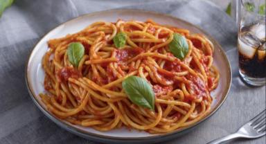 Domates Soslu Makarna Tarifi