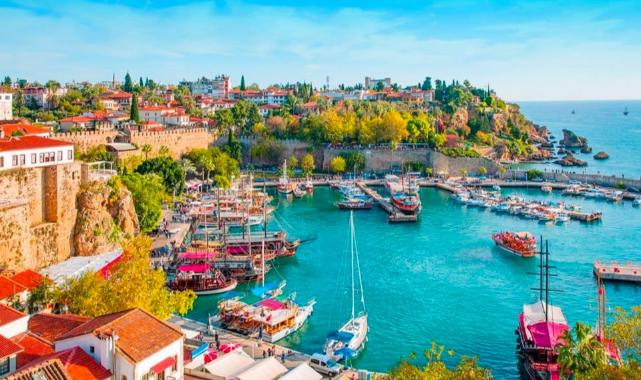 2025'te Antalya'da Tatil Yapacaklara Rehber: Gezilecek Yerler, Plajlar ve Yeme-İçme Önerileri