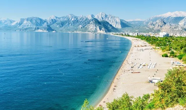 Antalya'da Deniz Gibi Temiz Sahiller: Tatilciler Bu Koylara Akın Ediyor