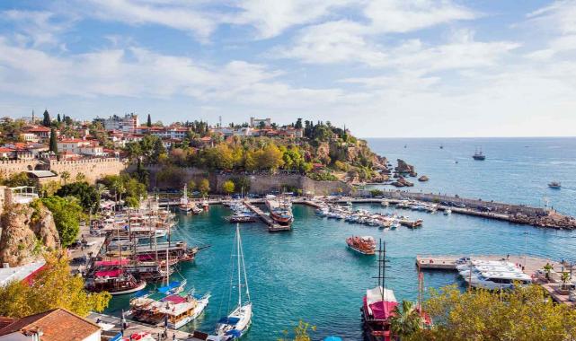 Antalya: Türkiye'nin Turizm Başkenti ve Geleceği