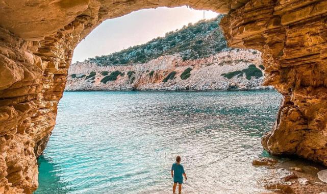 Antalya'da Kesinlikle Görmeniz Gereken Saklı Cennet: Mağaralı Koy