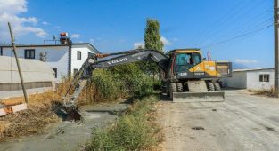 Kaş Belediyesi, Kınık Mahallesi'nde Sulama Kanallarını Islah Ediyor