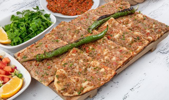 Karaman’ın Lezzetli Geleneği: Etli Ekmek Tarifi