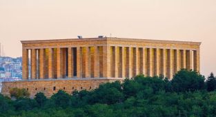 Anıtkabir, 10 Kasım'da Rekor Ziyaretçi Ağırladı: 1 Milyon 219 Bin Kişi Geldi