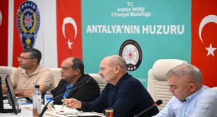 Antalya Emniyet Müdürlüğü Haftalık Değerlendirme Toplantısı Gerçekleştirdi